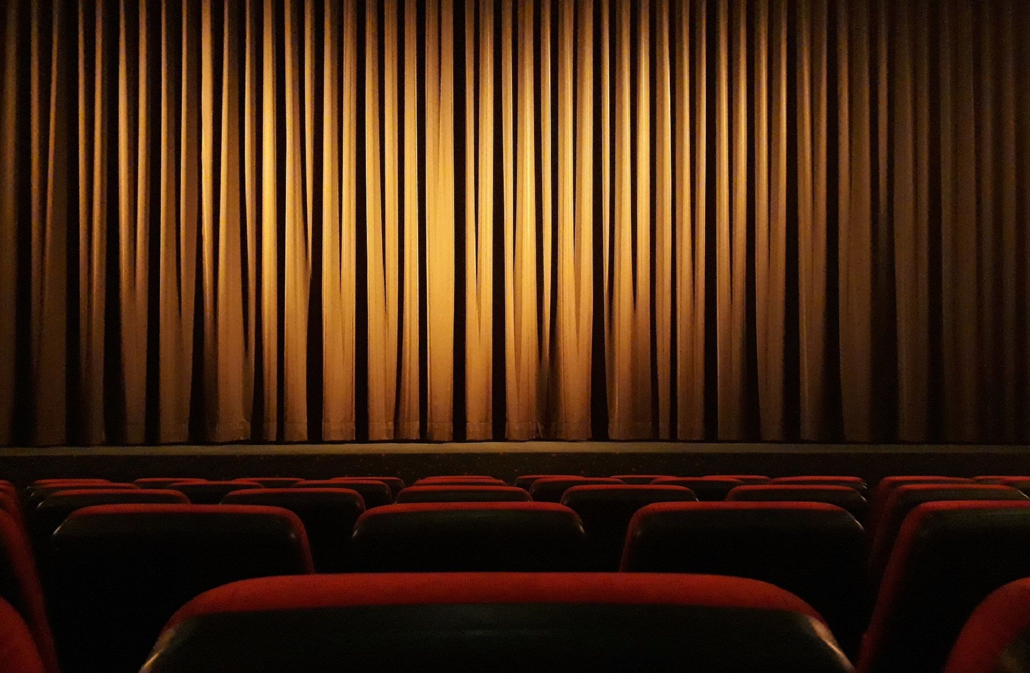 movie-theater-4609877_1920_5