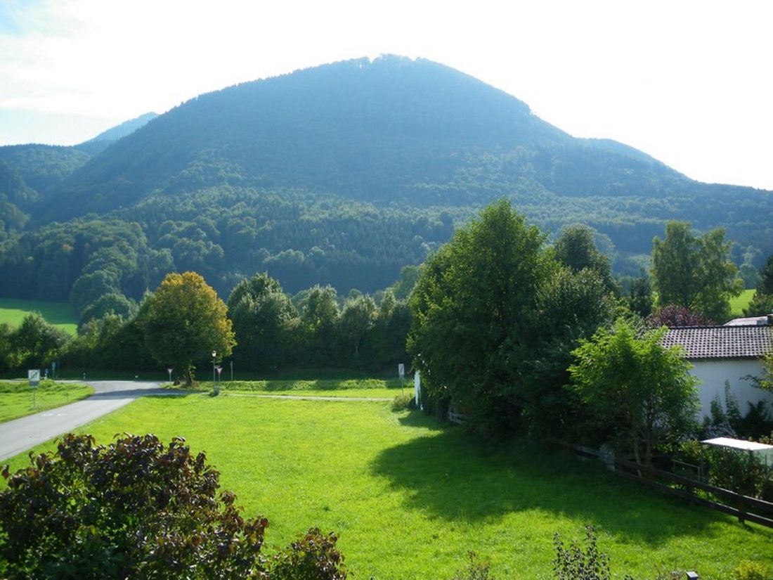 Ferienwohnung Laubhuber - Blick von der Ferienwohnung auf den Breitenberg-