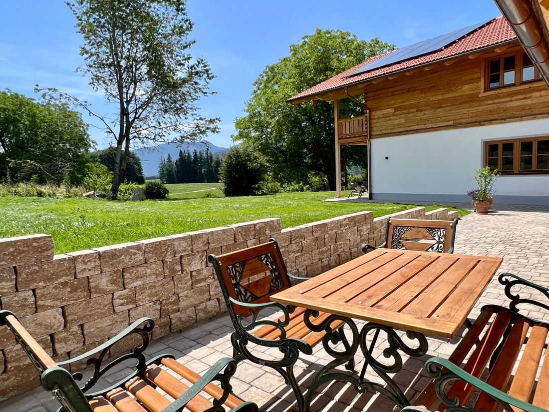 Sonne, Ruhe und Bergblick von der Terrasse aus