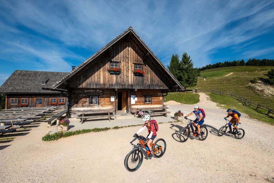 Mountainbiker auf der Stoißeralm