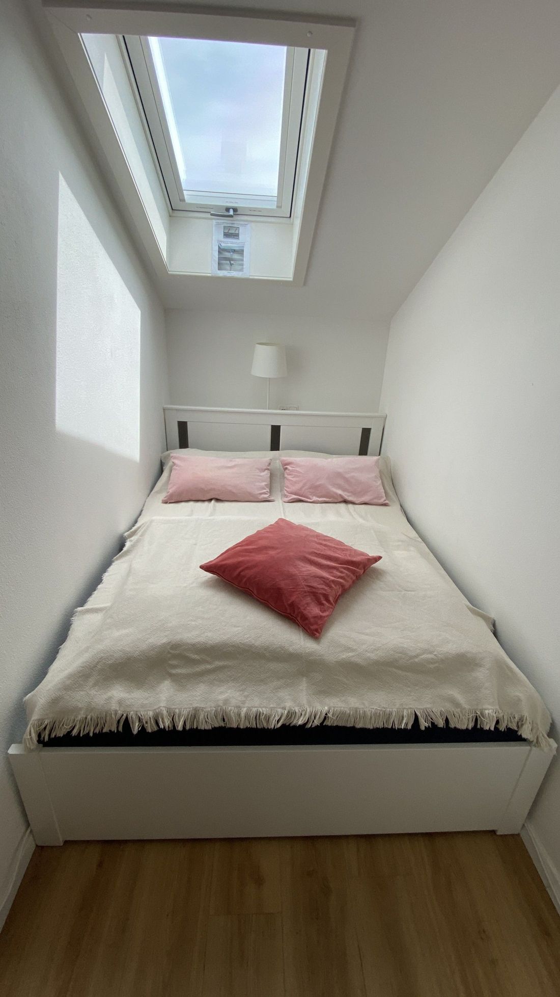 Schlafzimmer klein Bett